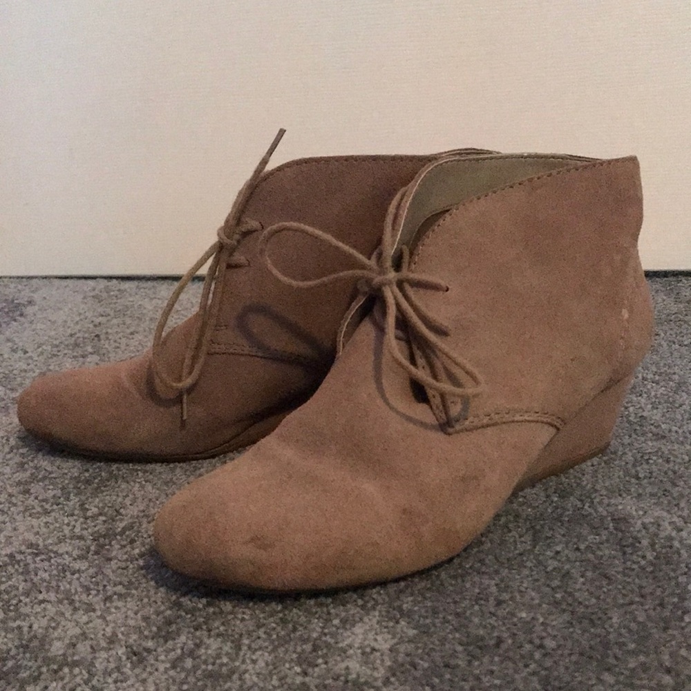 Small heeled ankles boots